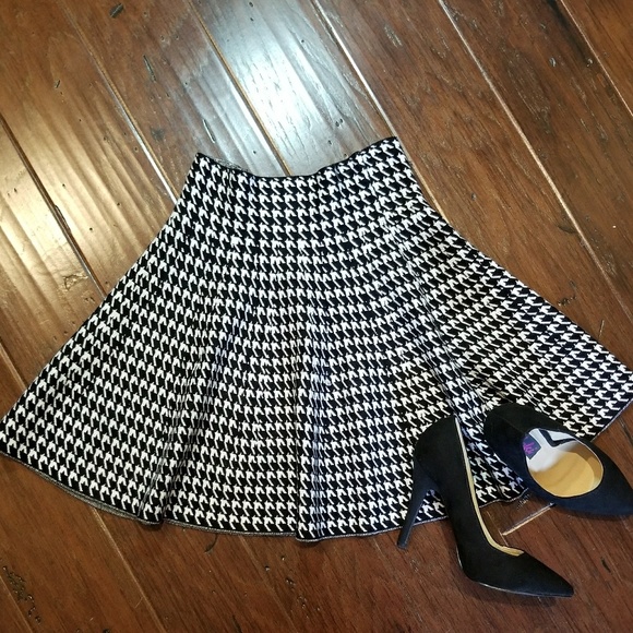 Rue21 Dresses & Skirts - Houndstooth skirt